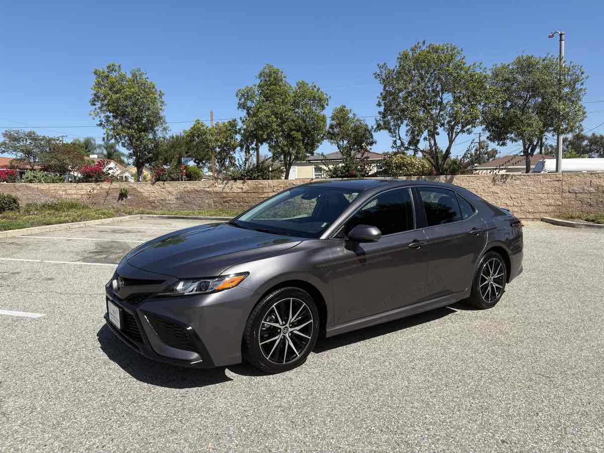 2024 Toyota Camry SE photo 6