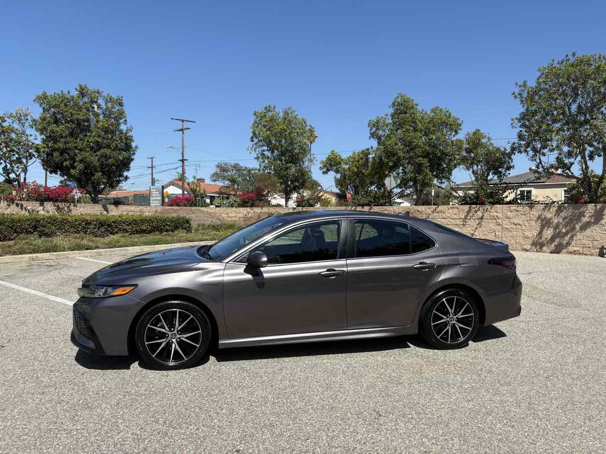 2024 Toyota Camry SE photo 7