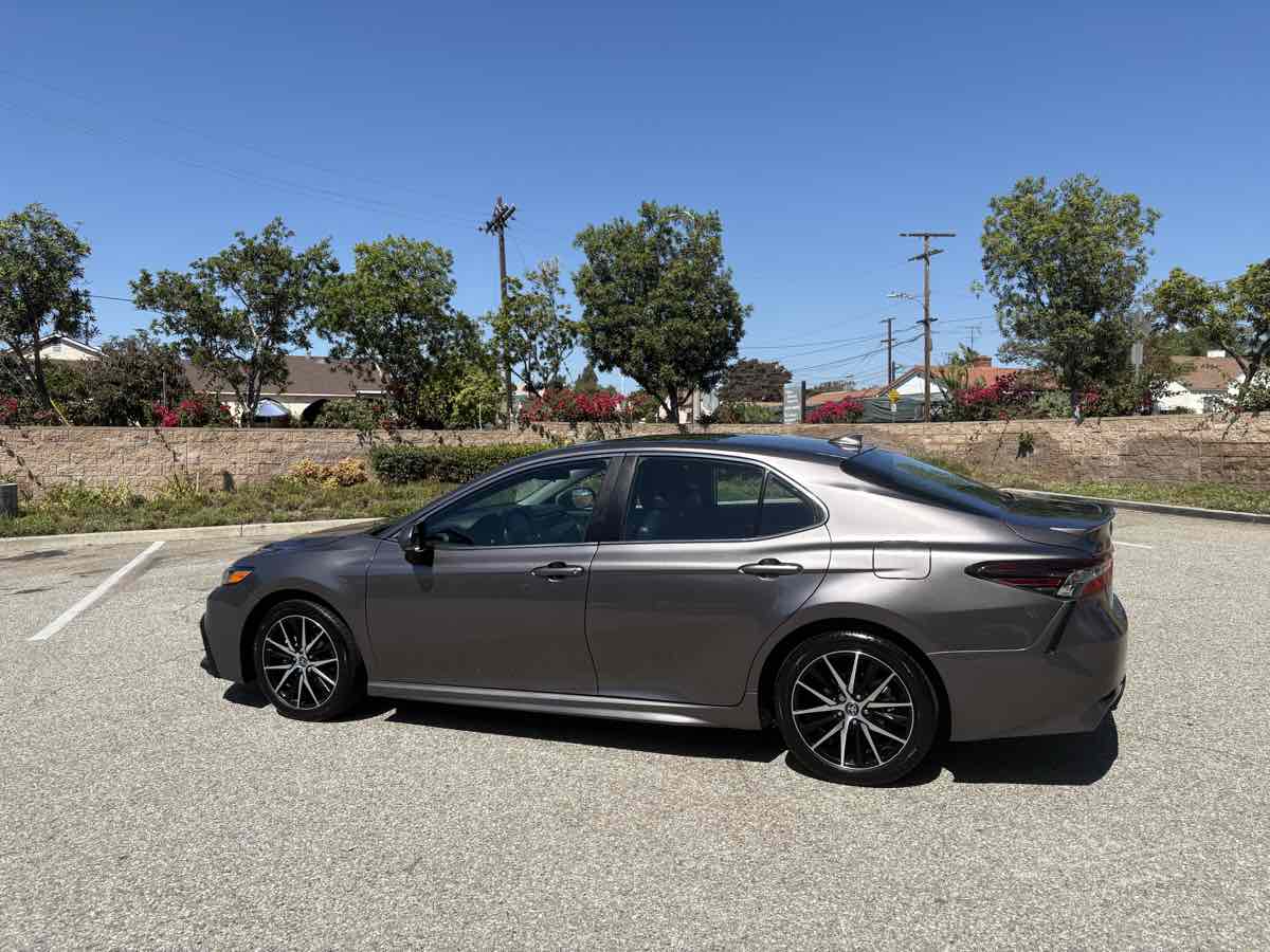 2024 Toyota Camry SE photo 8