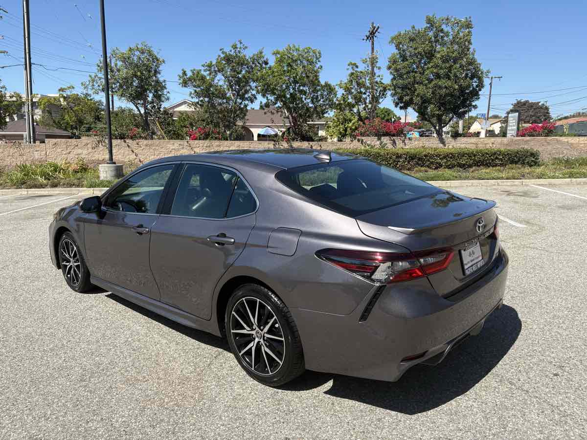 2024 Toyota Camry SE photo 9