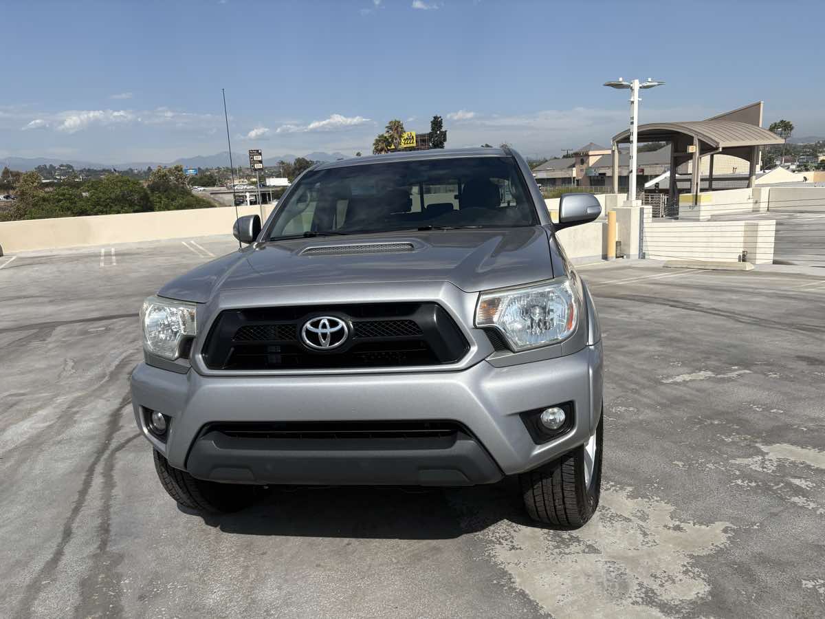 2015 Toyota Tacoma TRD Sport photo 2