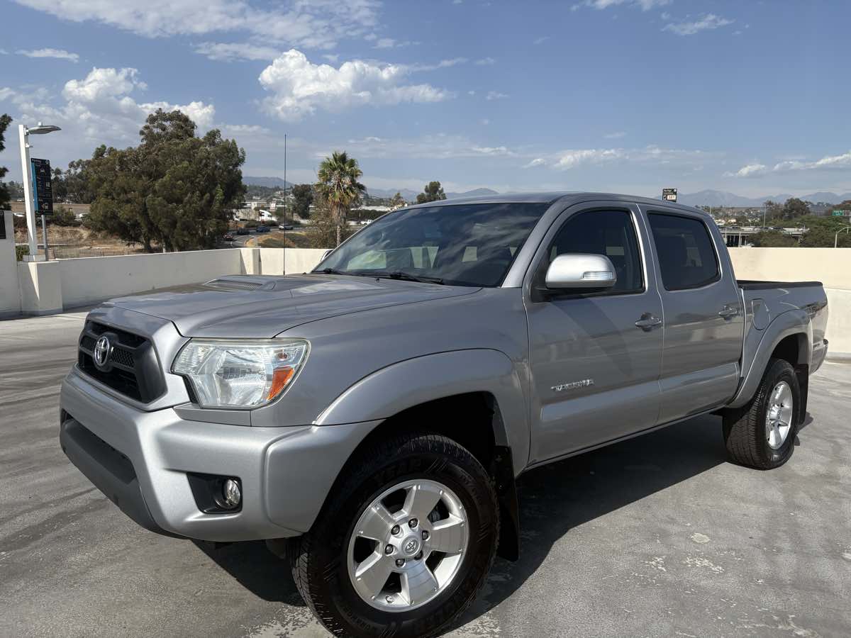 2015 Toyota Tacoma TRD Sport photo 4