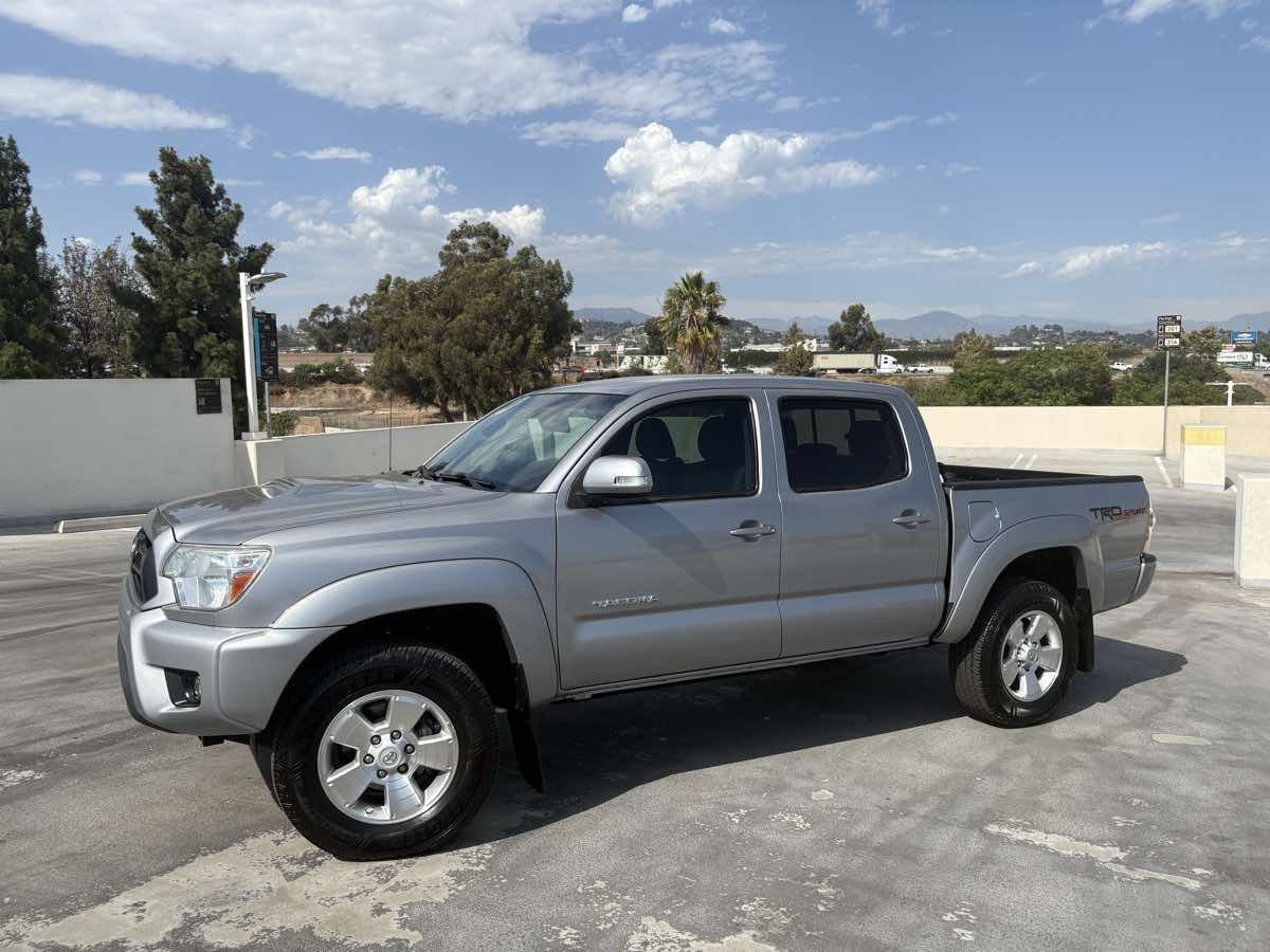2015 Toyota Tacoma TRD Sport photo 5