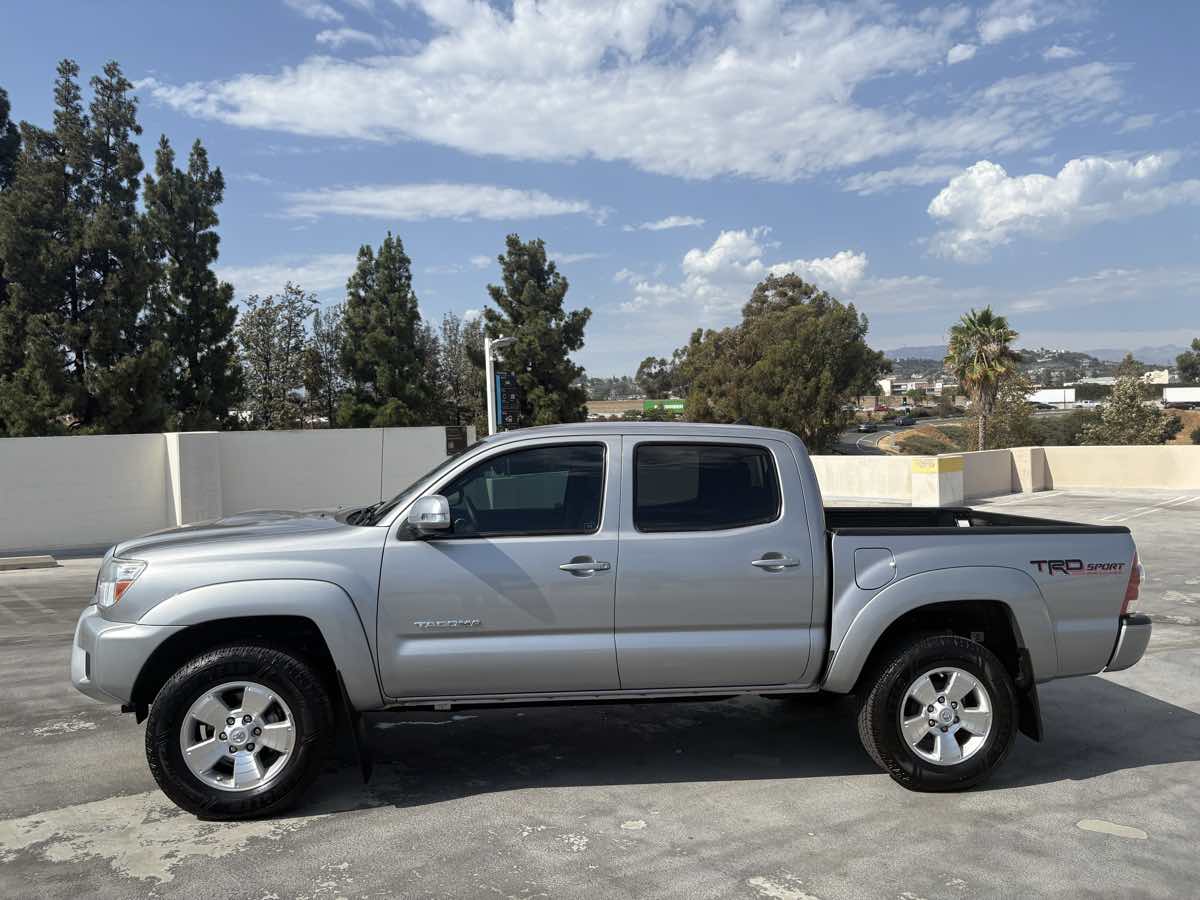 2015 Toyota Tacoma TRD Sport photo 6