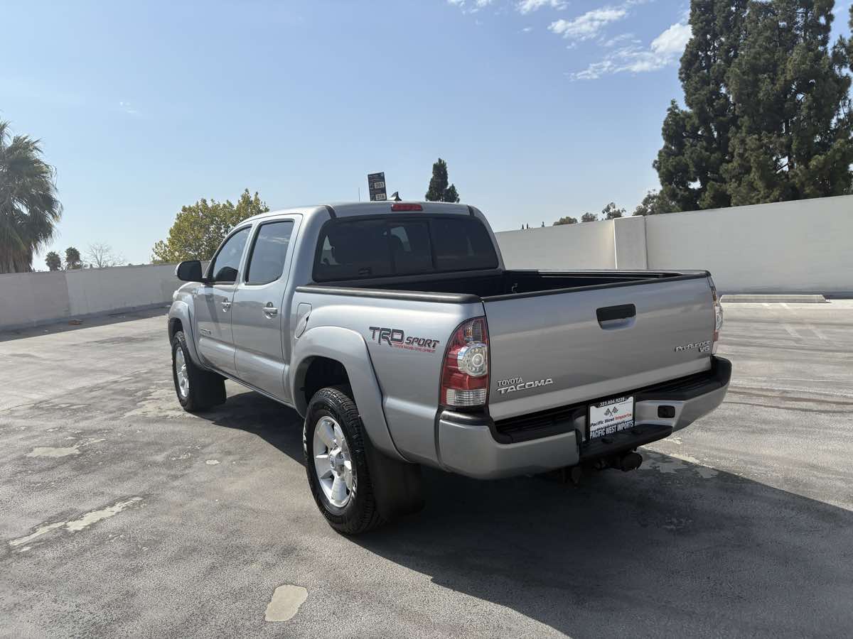 2015 Toyota Tacoma TRD Sport photo 7