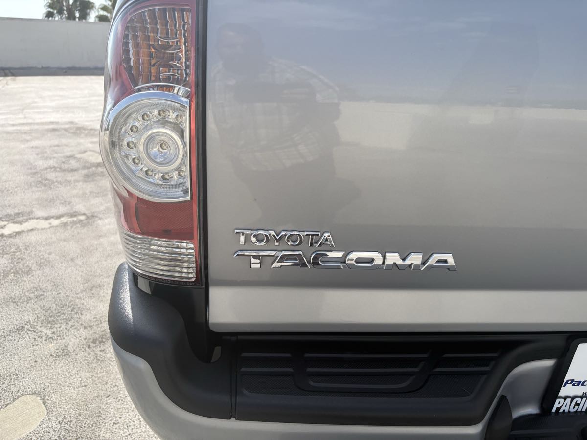 2015 Toyota Tacoma TRD Sport photo 10