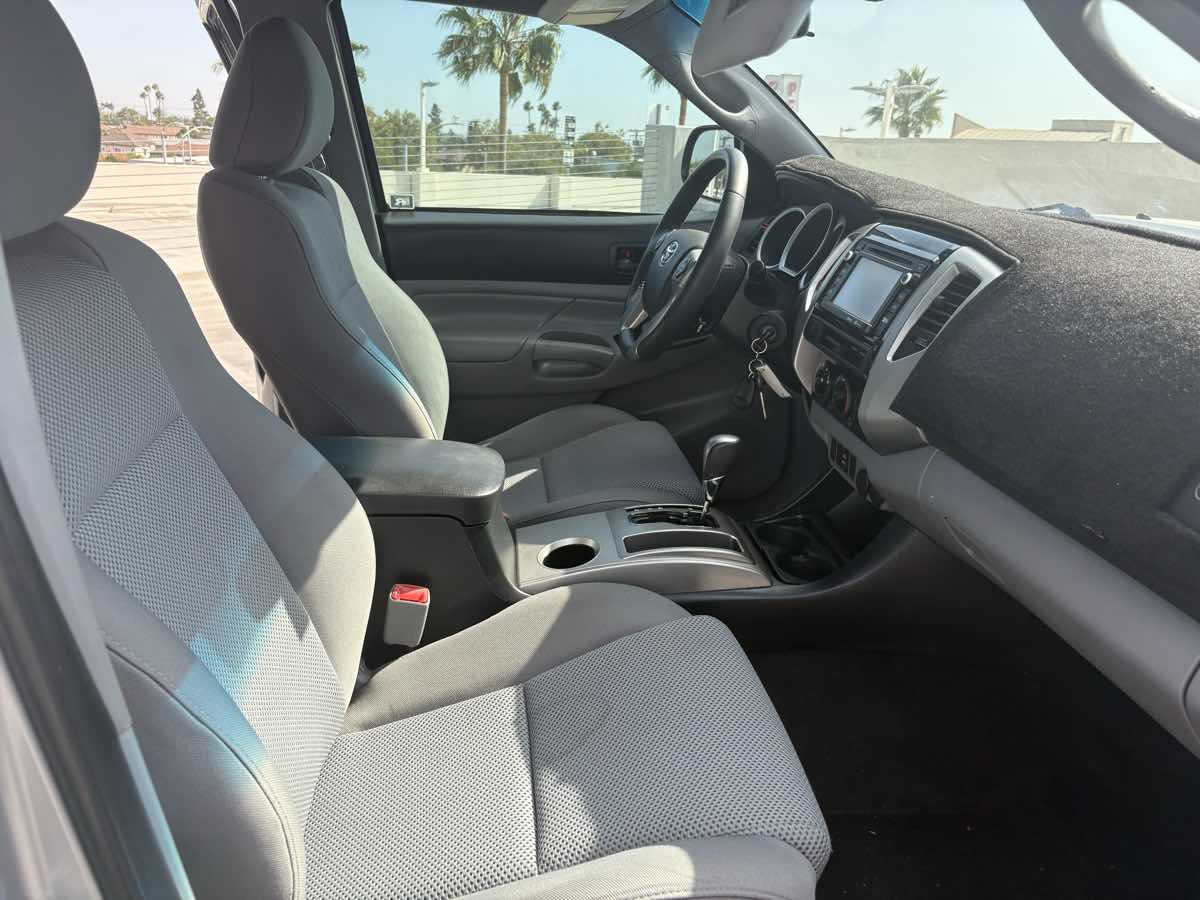 2015 Toyota Tacoma TRD Sport photo 15
