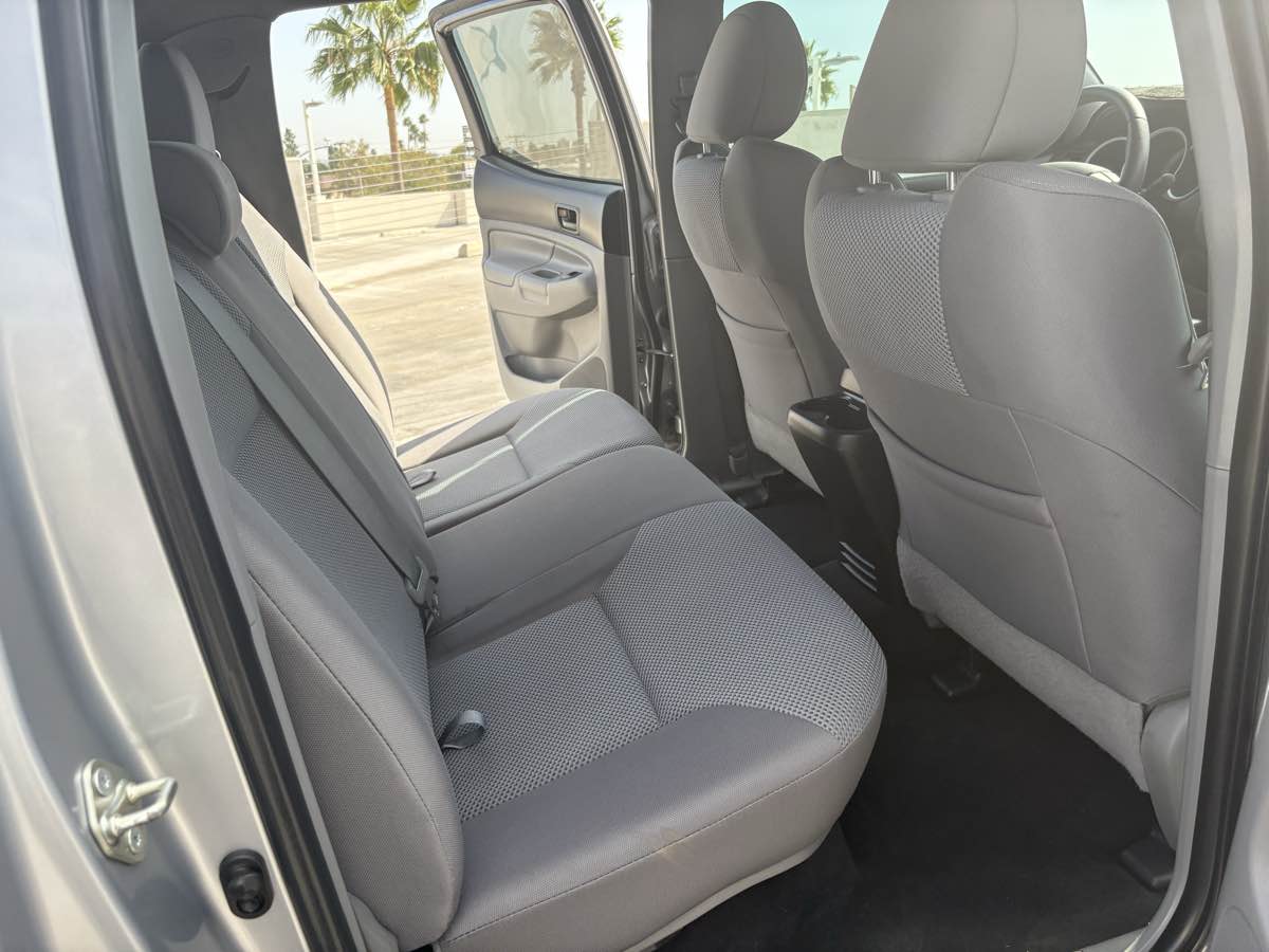 2015 Toyota Tacoma TRD Sport photo 16