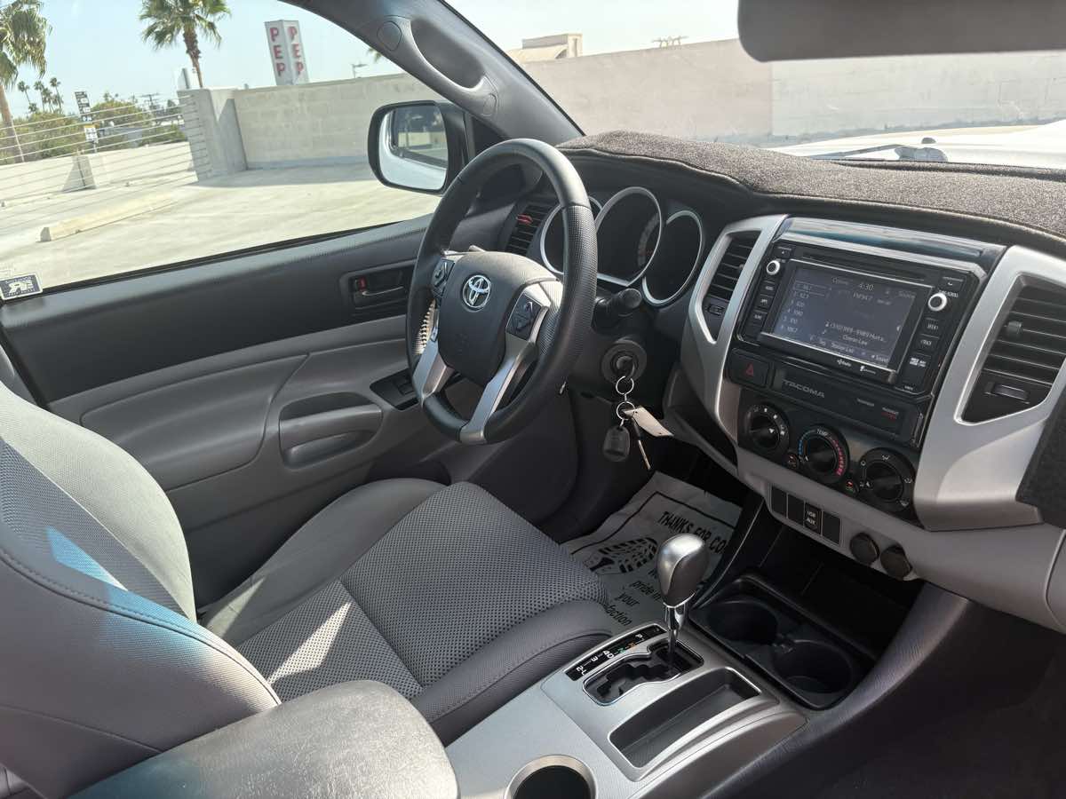 2015 Toyota Tacoma TRD Sport photo 17
