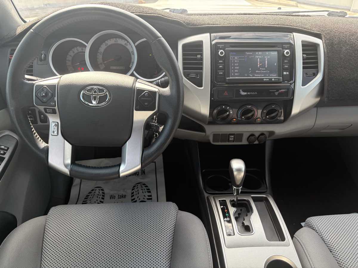 2015 Toyota Tacoma TRD Sport photo 18
