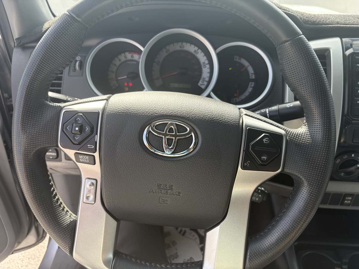 2015 Toyota Tacoma TRD Sport photo 22