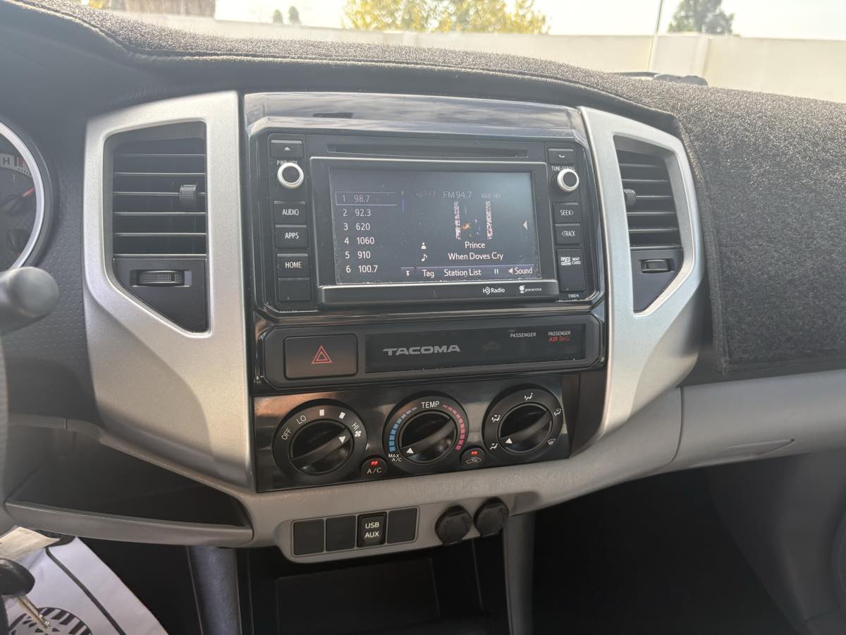 2015 Toyota Tacoma TRD Sport photo 25
