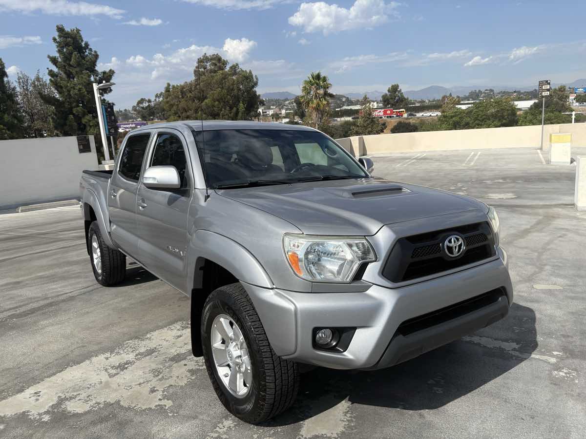 2015 Toyota Tacoma TRD Sport photo 29