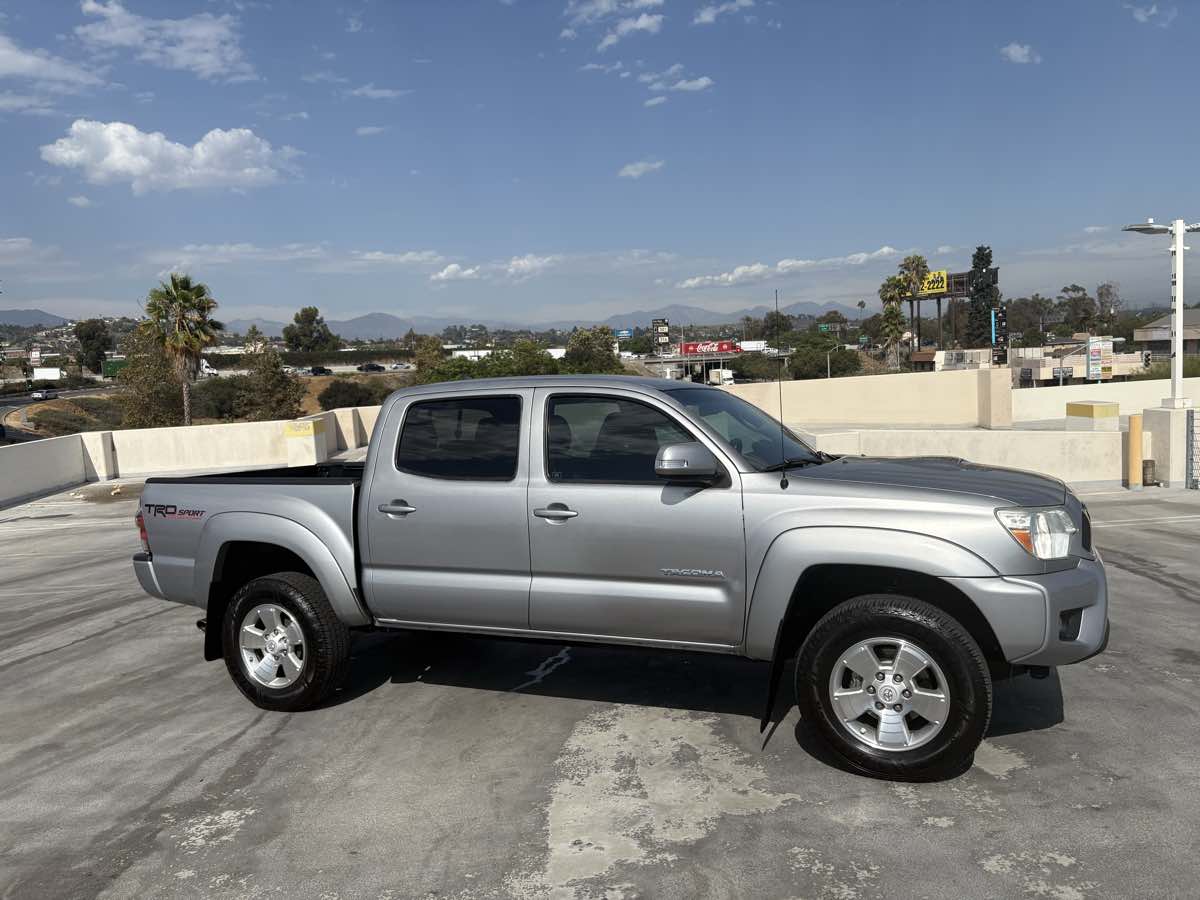 2015 Toyota Tacoma TRD Sport photo 30