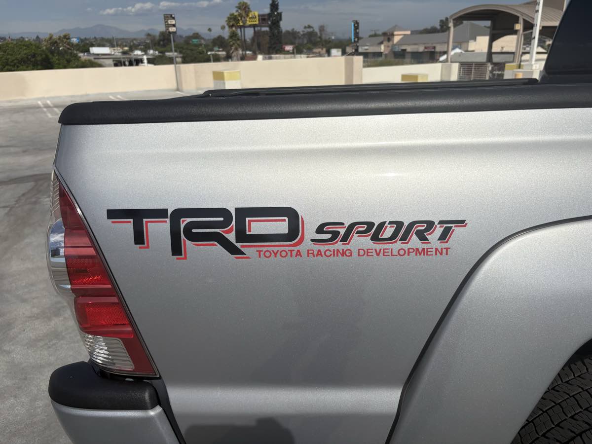 2015 Toyota Tacoma TRD Sport photo 33