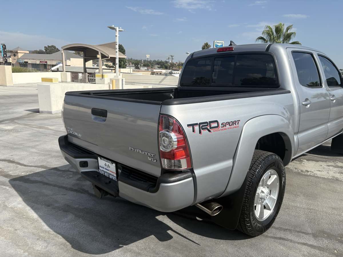 2015 Toyota Tacoma TRD Sport photo 34