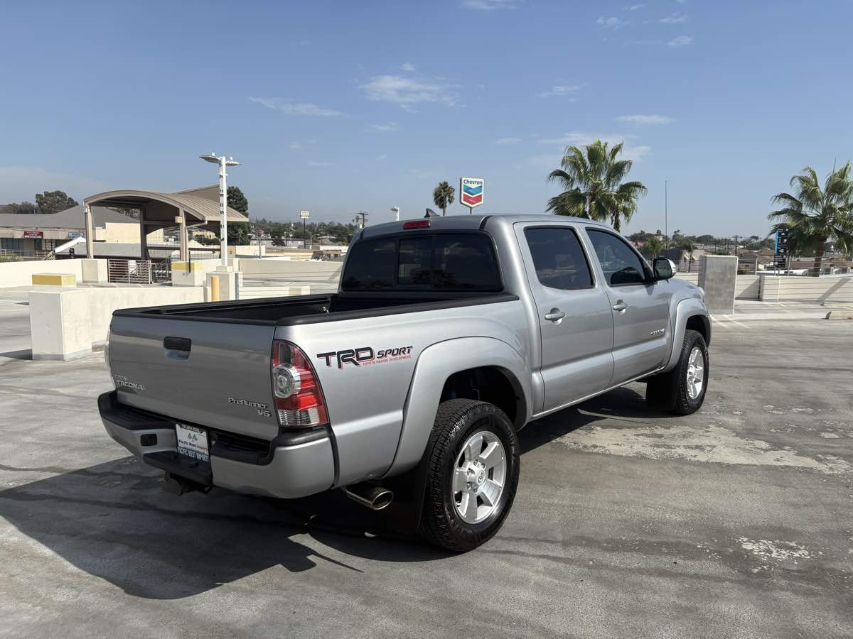2015 Toyota Tacoma TRD Sport photo 35