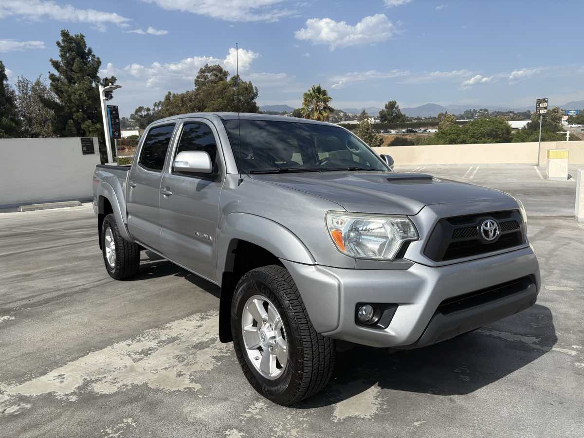 2015 Toyota Tacoma TRD Sport photo 38