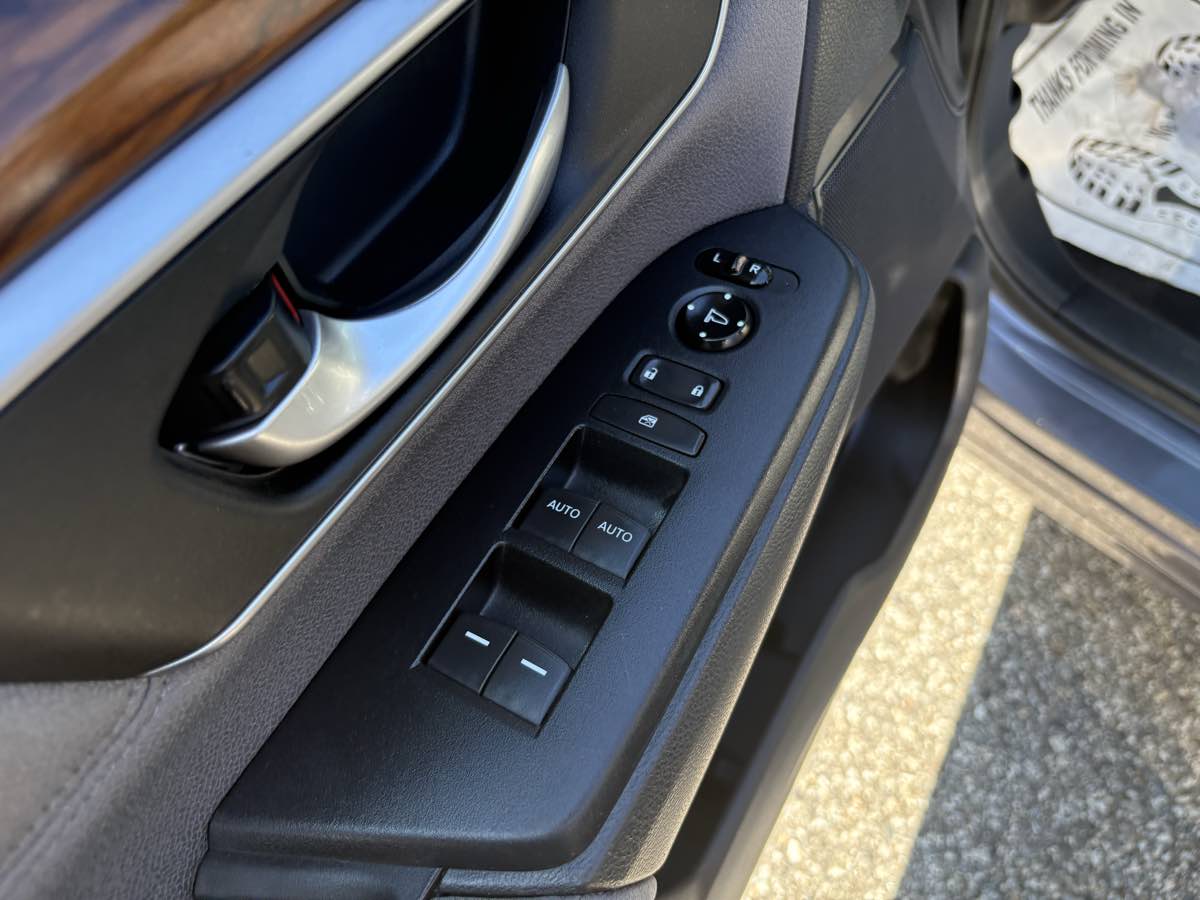 2017 Honda CR-V EX photo 19