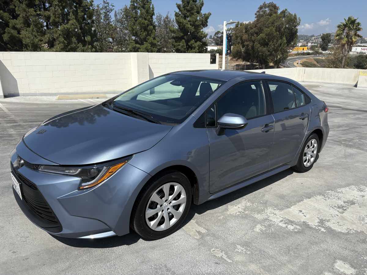 2025 Toyota Corolla LE photo 2