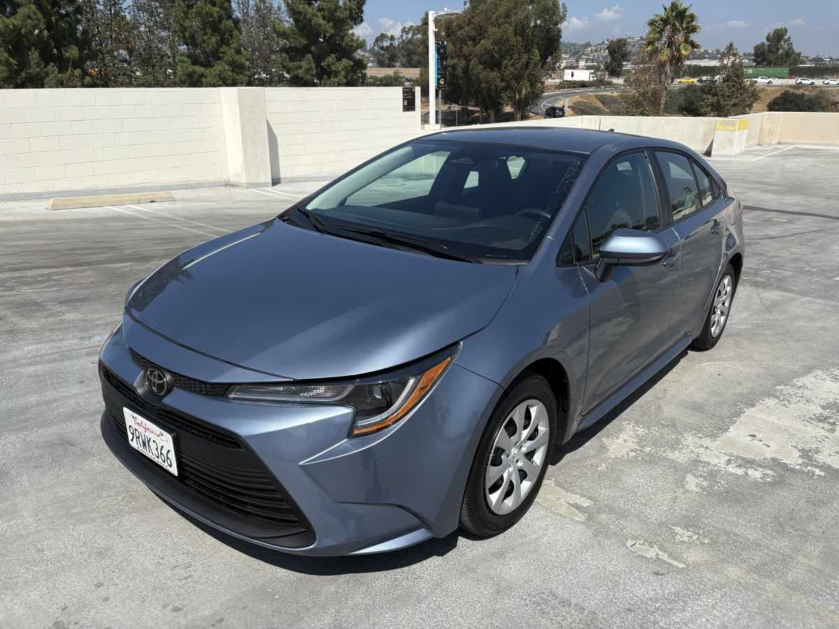 2025 Toyota Corolla LE photo 4