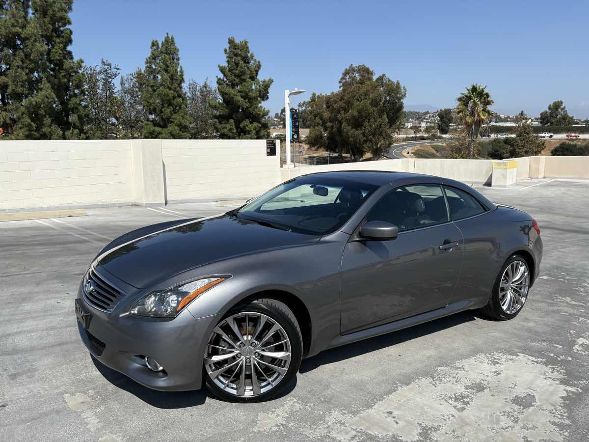 2011 Infiniti G37 Convertible Base photo 2