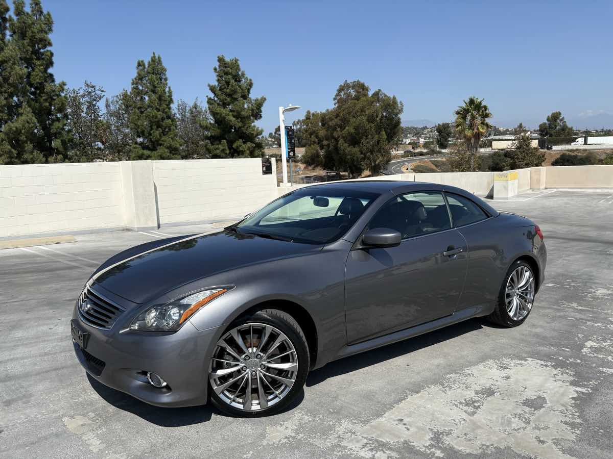 2011 Infiniti G37 Convertible Base photo 3