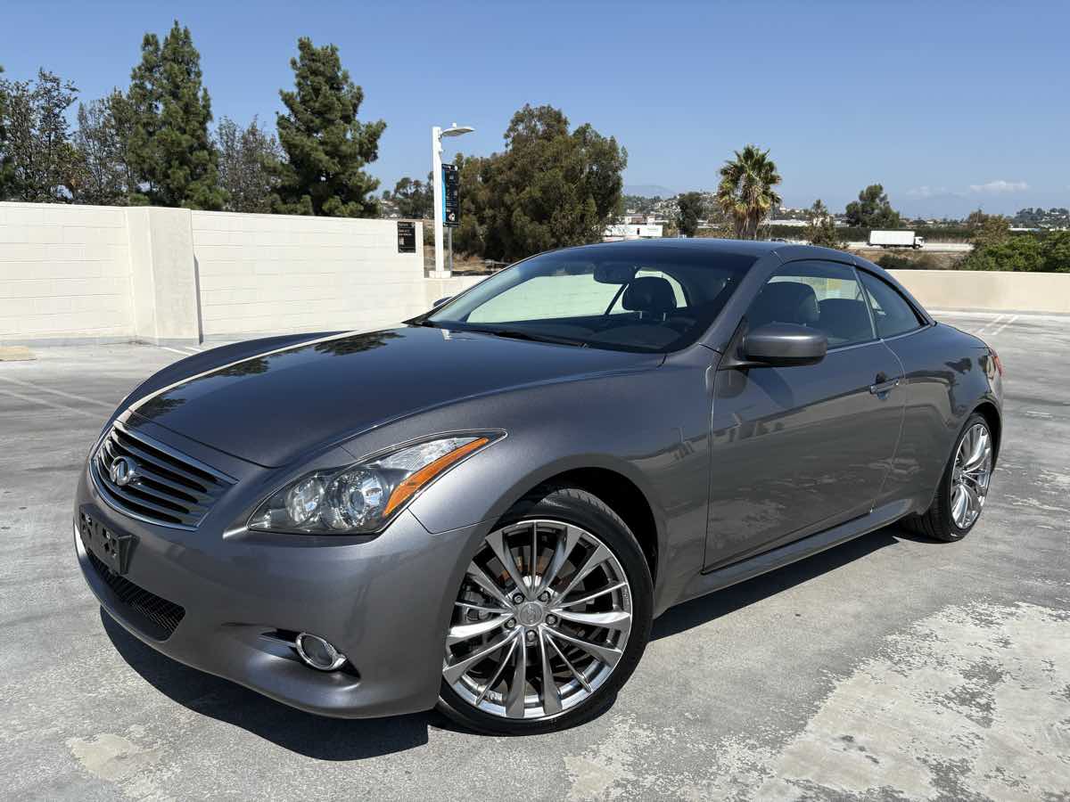 2011 Infiniti G37 Convertible Base photo 4