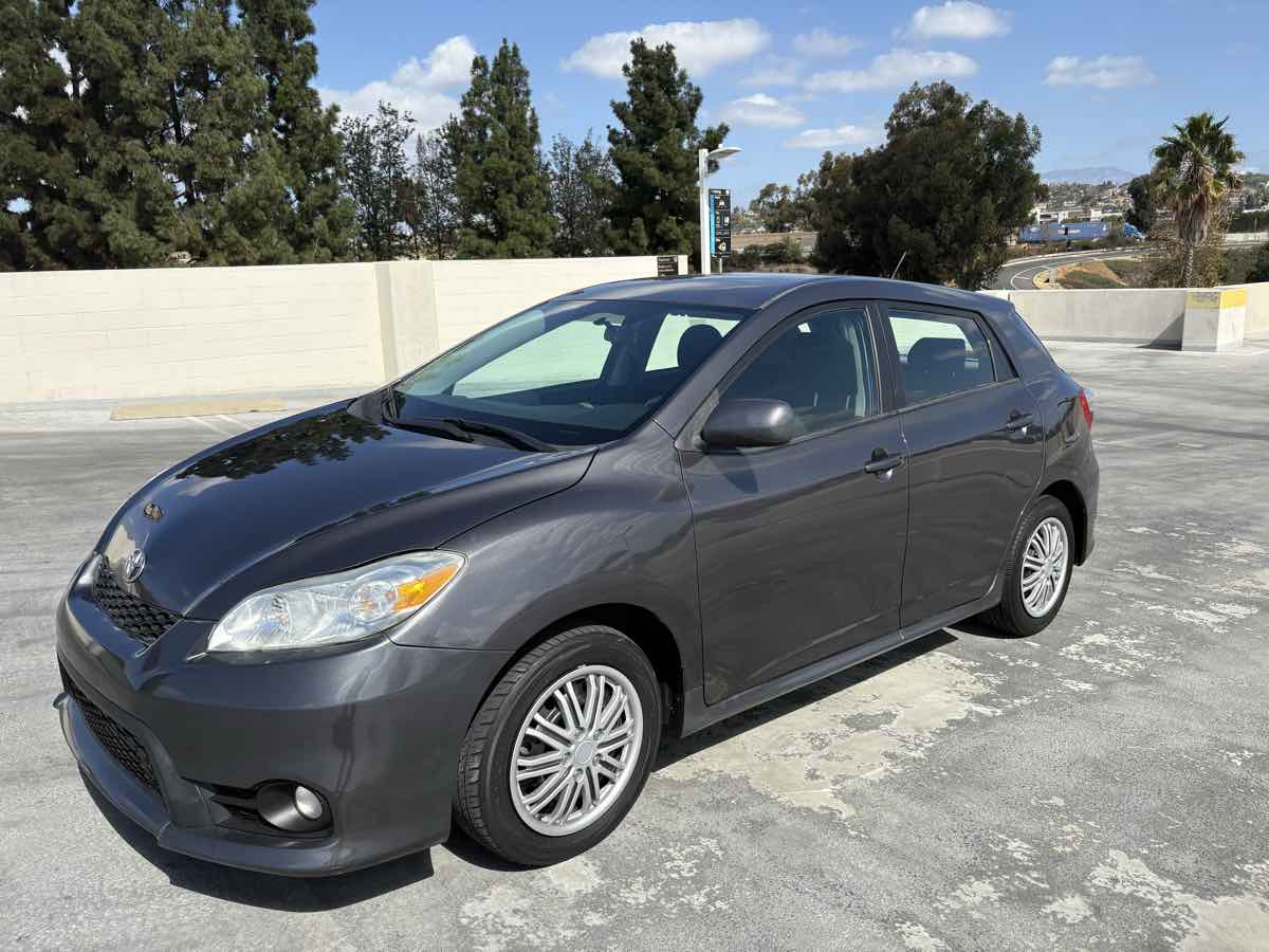2012 Toyota Corolla Matrix L 4WD photo 2