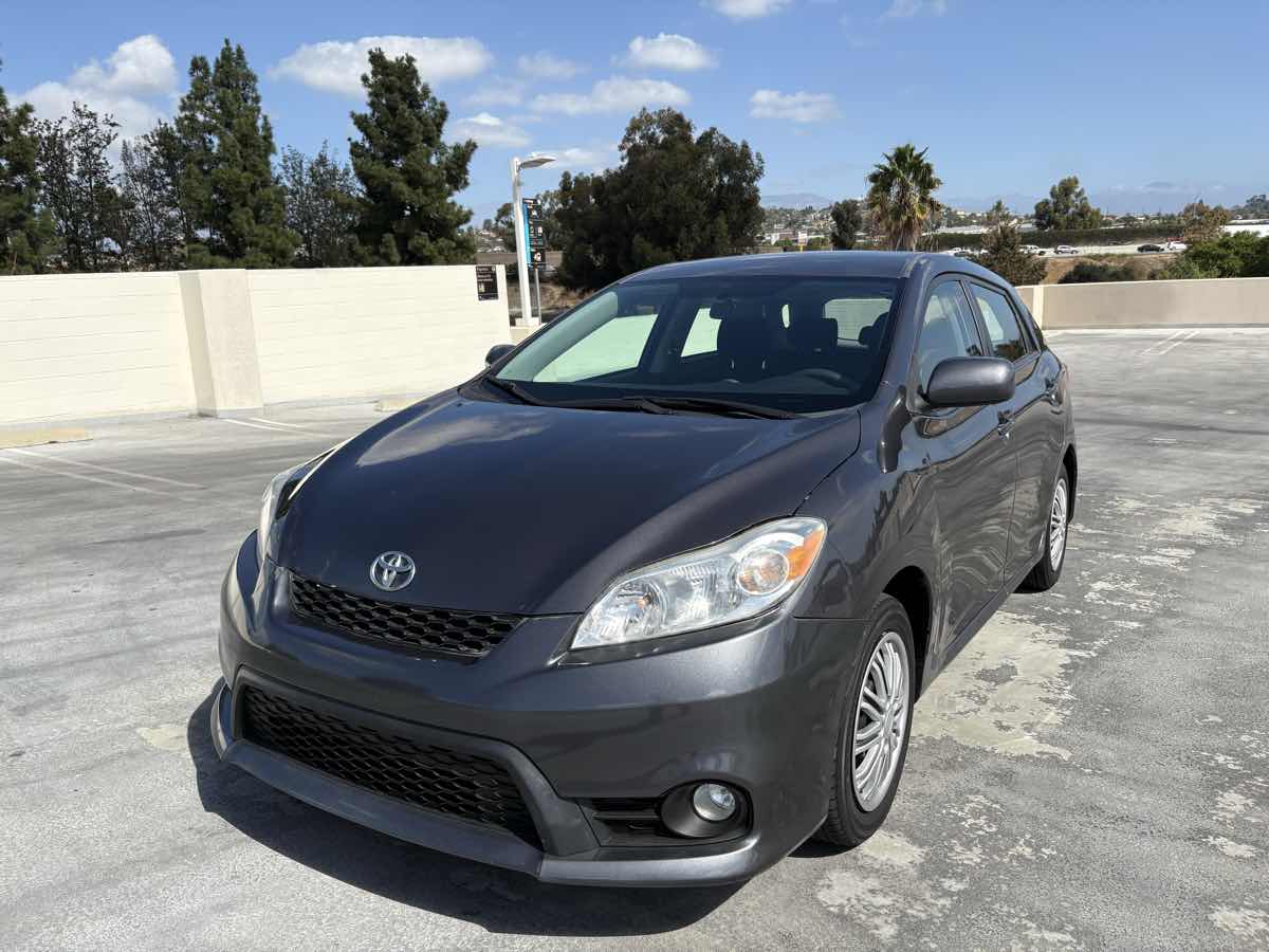 2012 Toyota Corolla Matrix L 4WD photo 3
