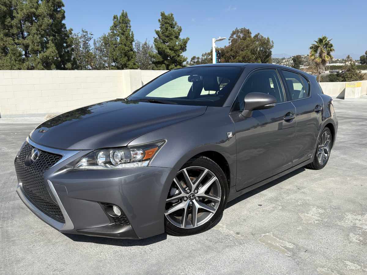2015 Lexus CT 200h photo 2