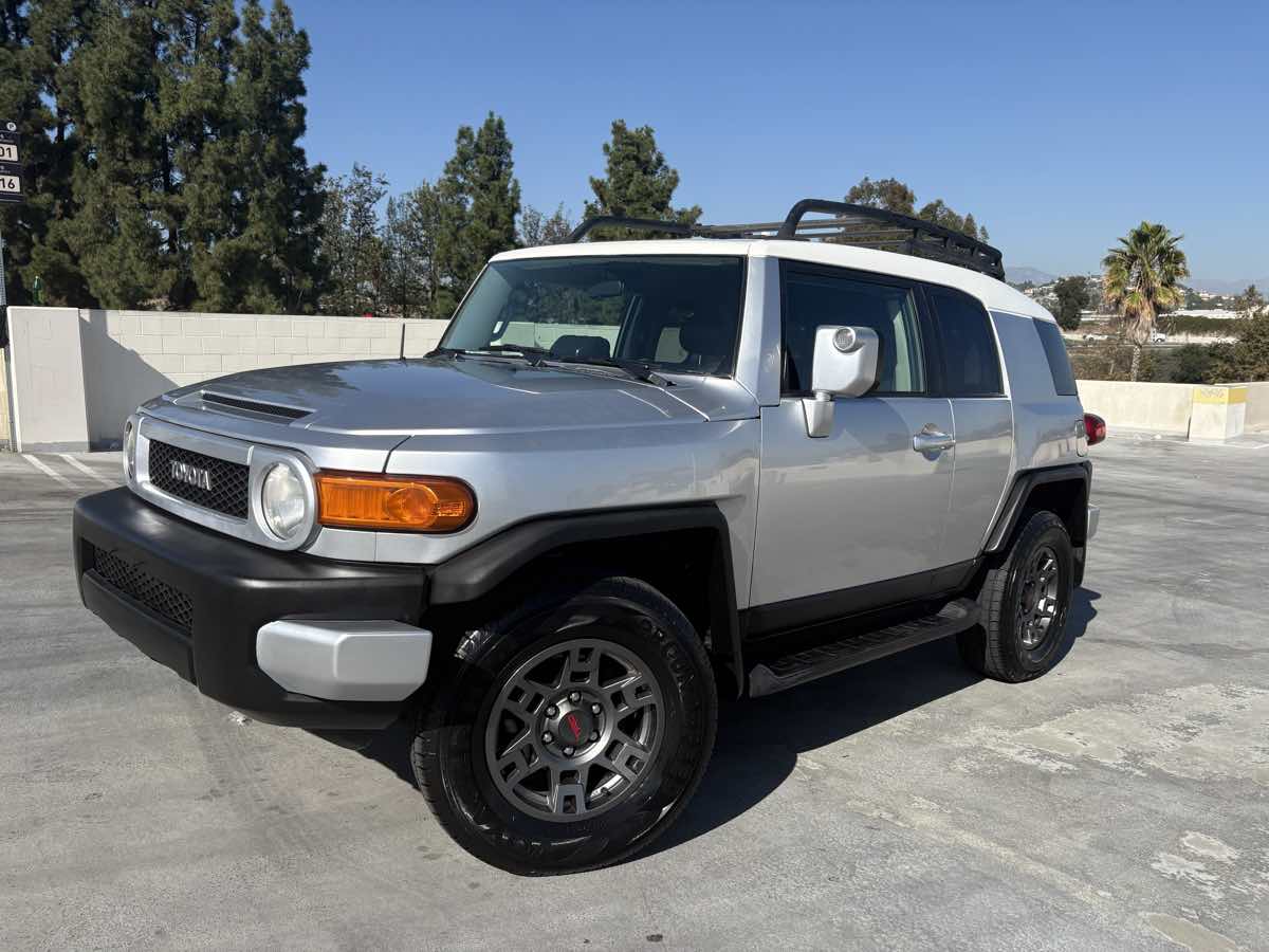 2007 Toyota FJ Cruiser Base photo 2