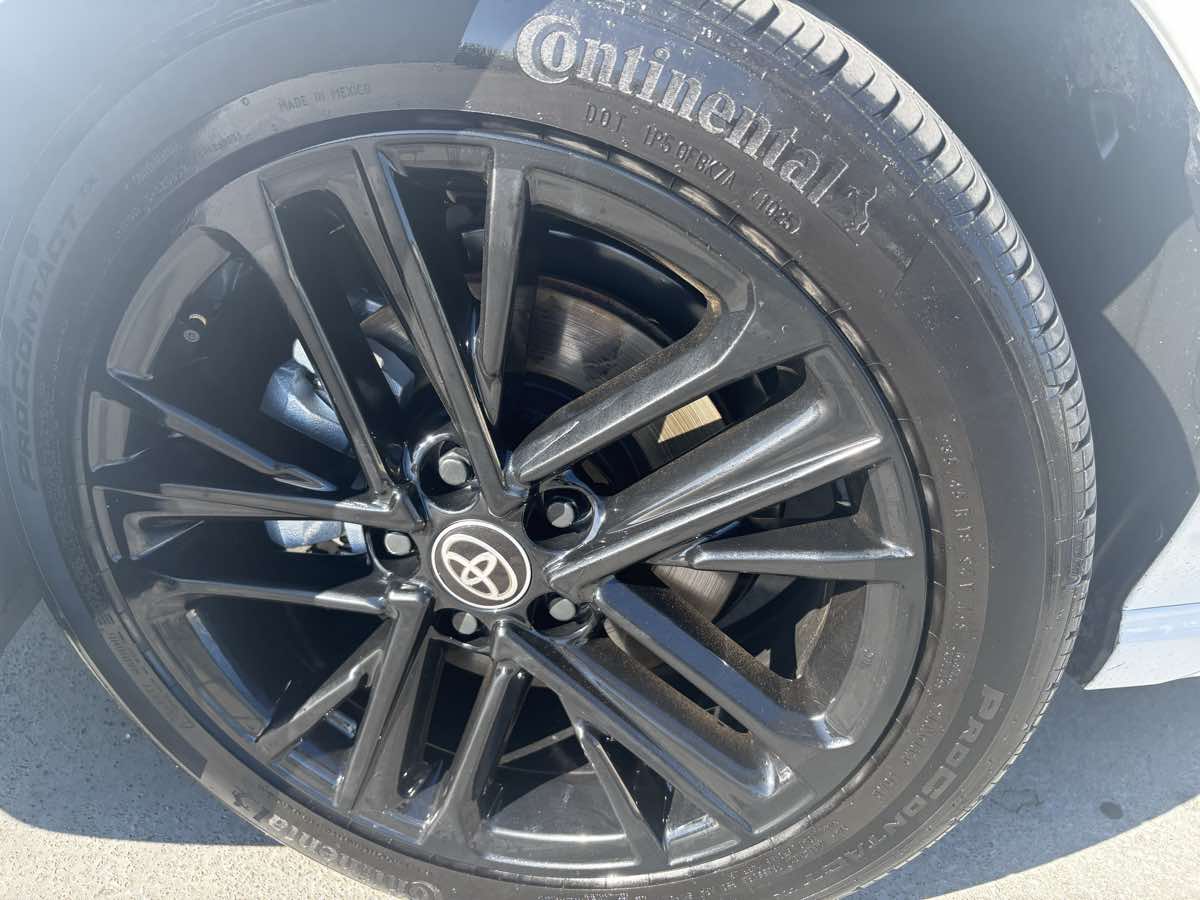 2025 Toyota Camry SE photo 4