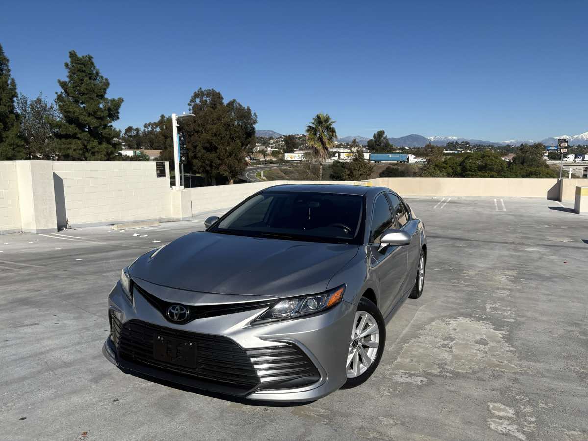 2022 Toyota Camry LE SE photo 2