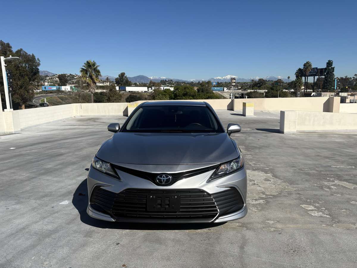 2022 Toyota Camry LE SE photo 3