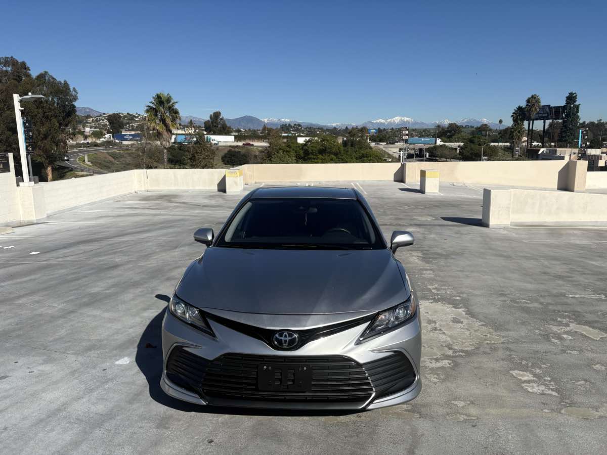 2022 Toyota Camry LE SE photo 4