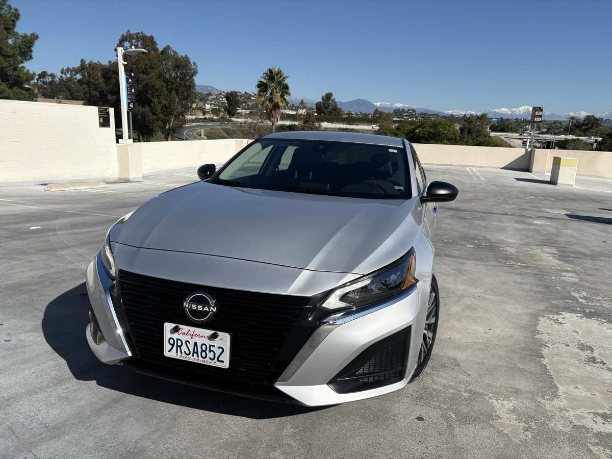 2025 Nissan Altima SV photo 4