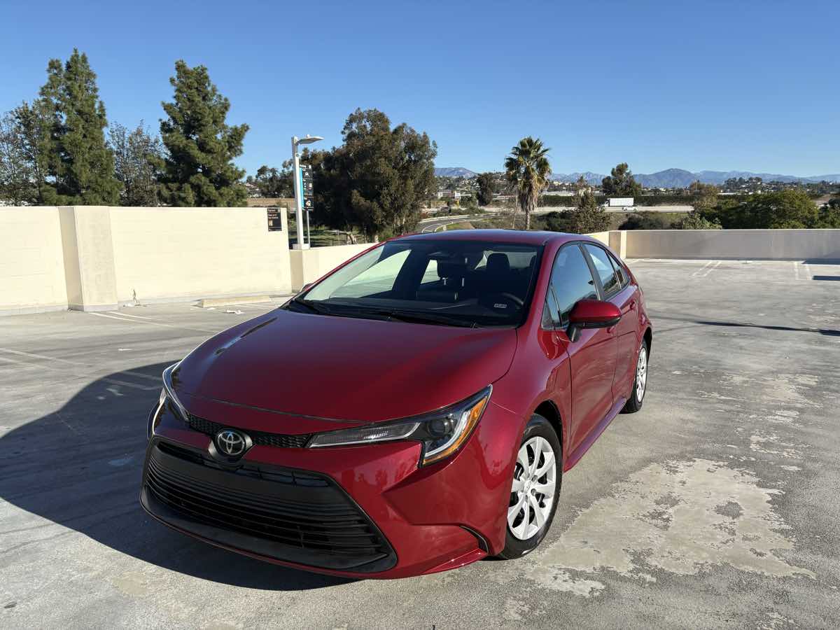 2025 Toyota Corolla LE photo 4