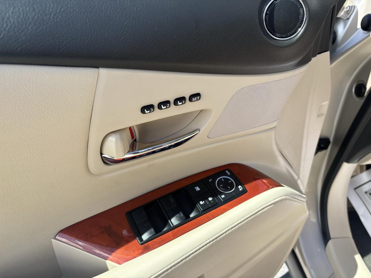 2011 Lexus RX 450h - Photo 26