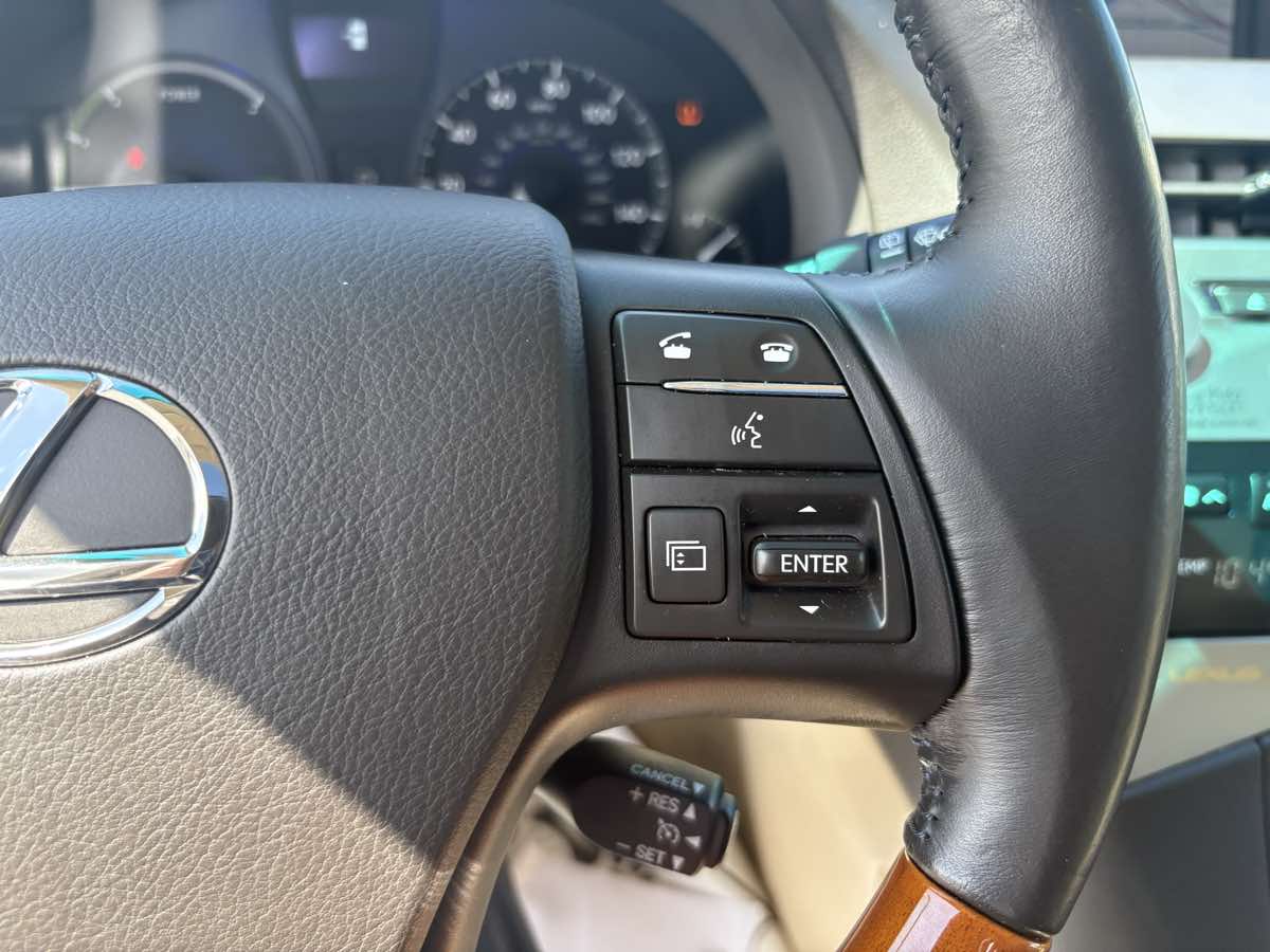 2011 Lexus RX 450h - Photo 30