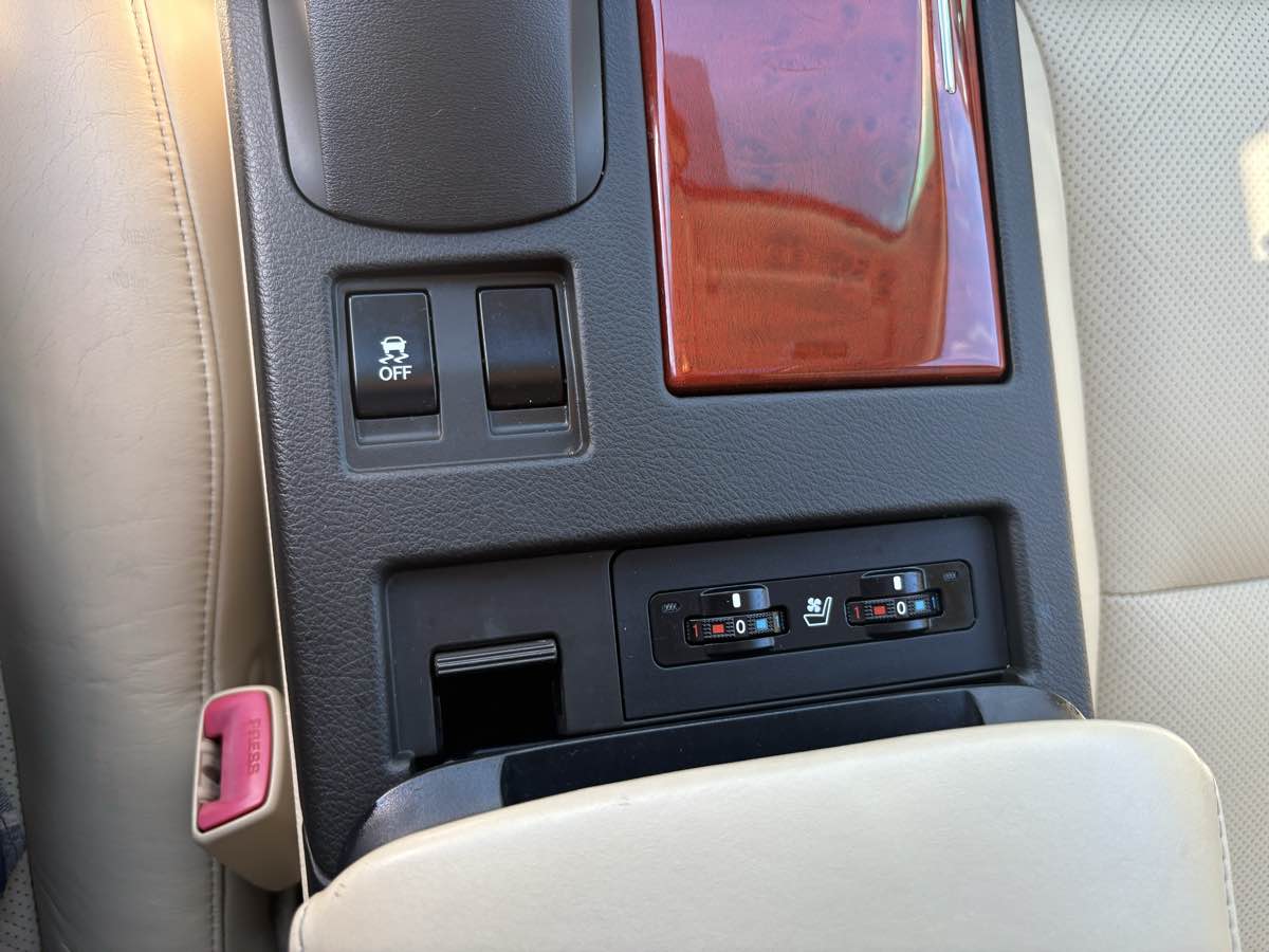 2011 Lexus RX 450h - Photo 35