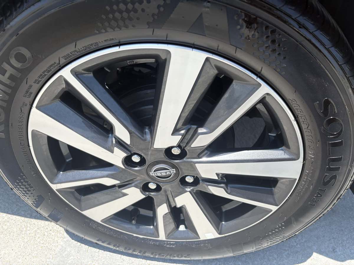 2025 Nissan Versa Sedan SV - Photo 11