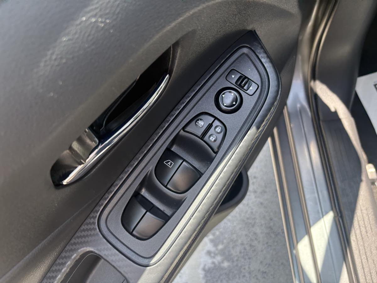 2025 Nissan Versa Sedan SV - Photo 19
