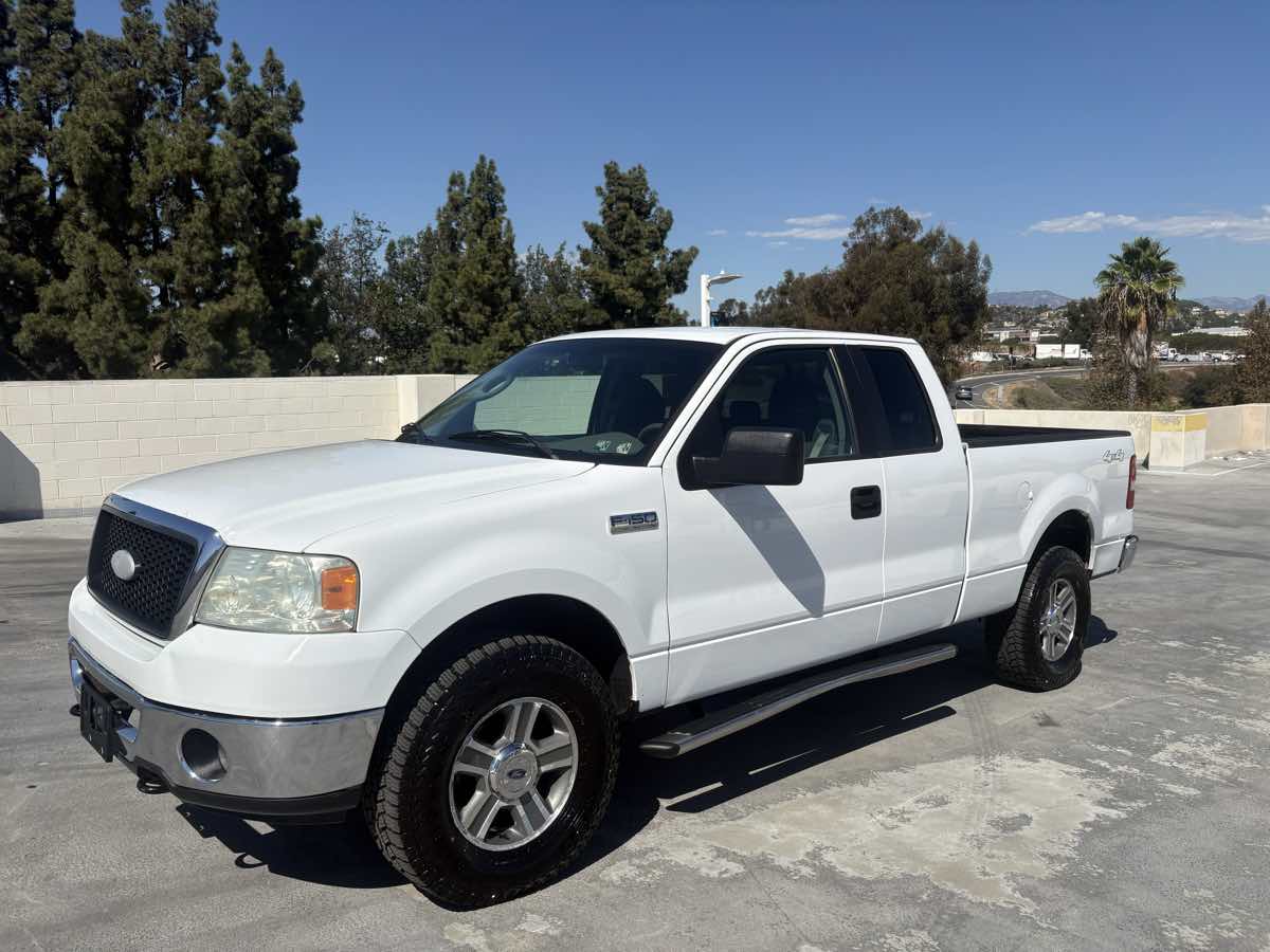 Ford F-150 photo 2