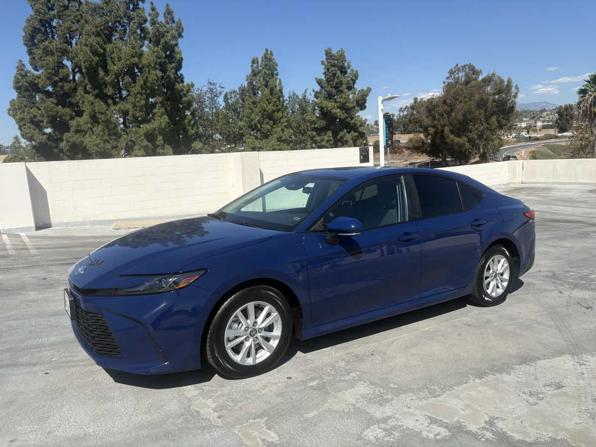 Toyota Camry photo 3