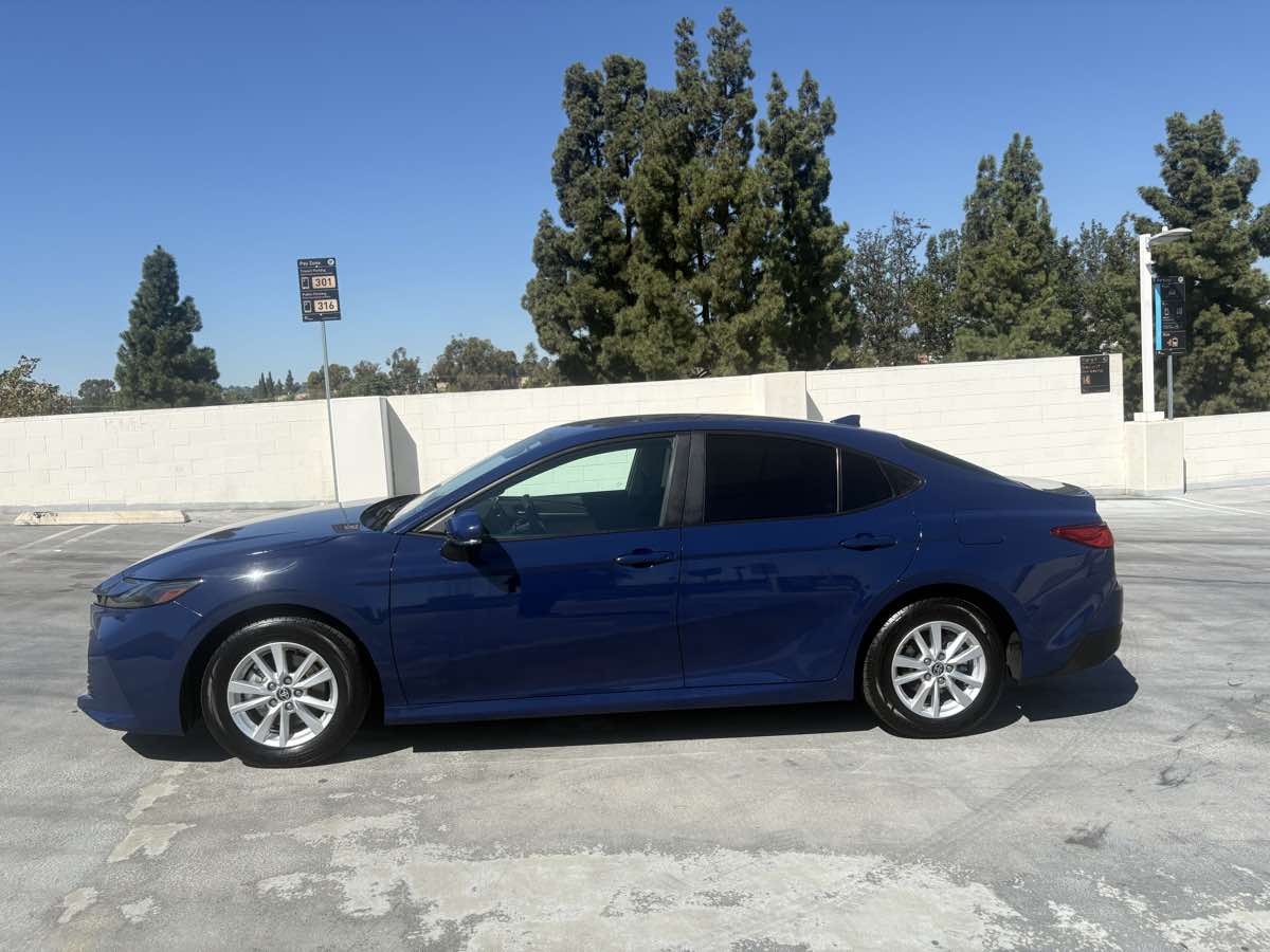 Toyota Camry photo 9