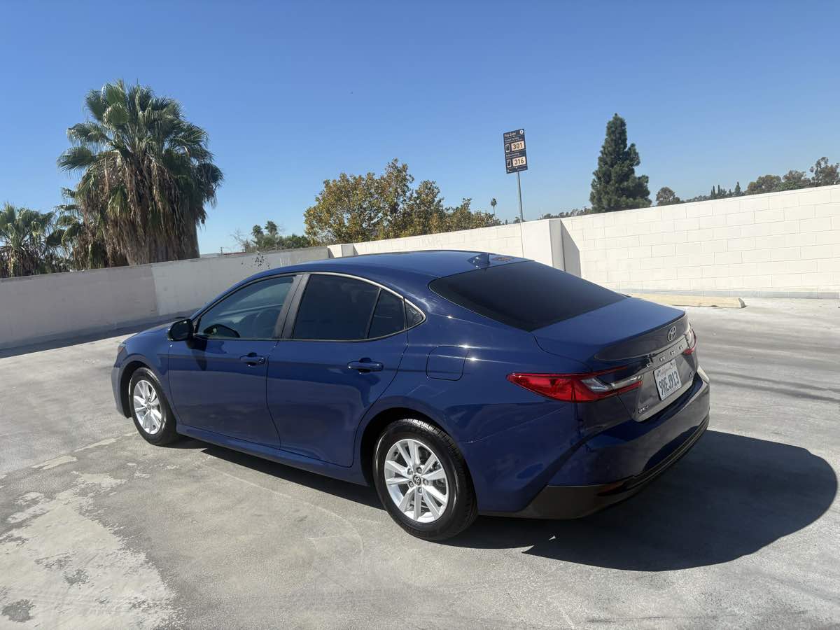 Toyota Camry photo 10
