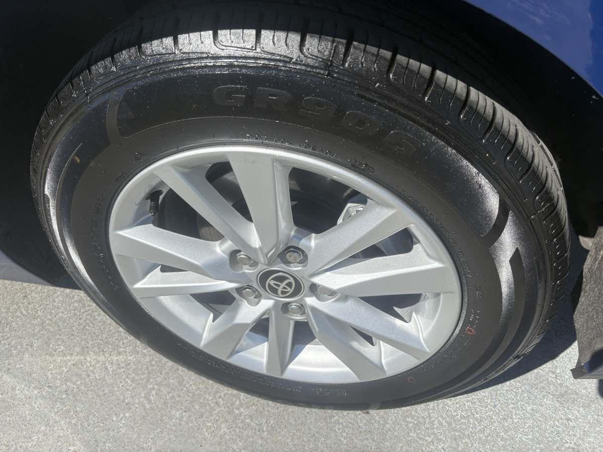 Toyota Camry photo 12