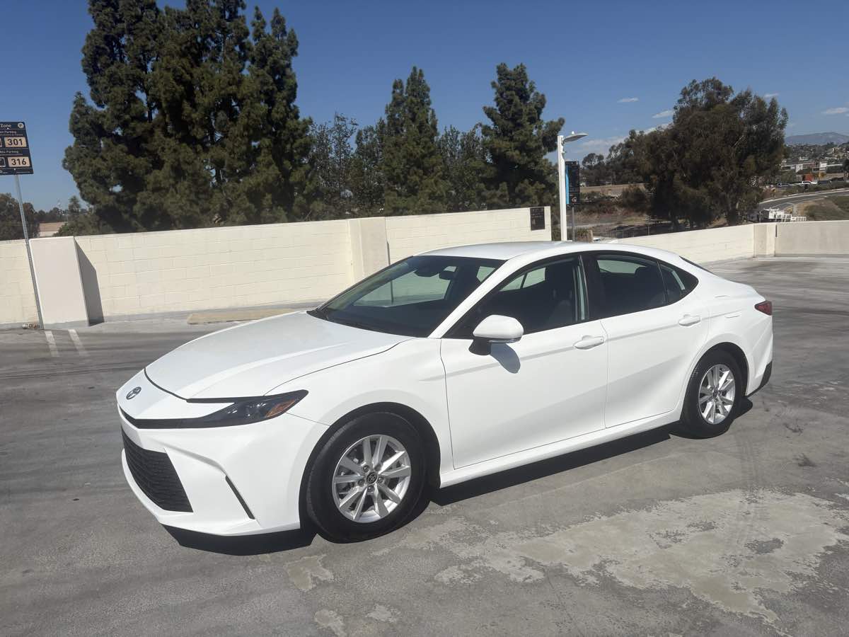 Toyota Camry photo 3