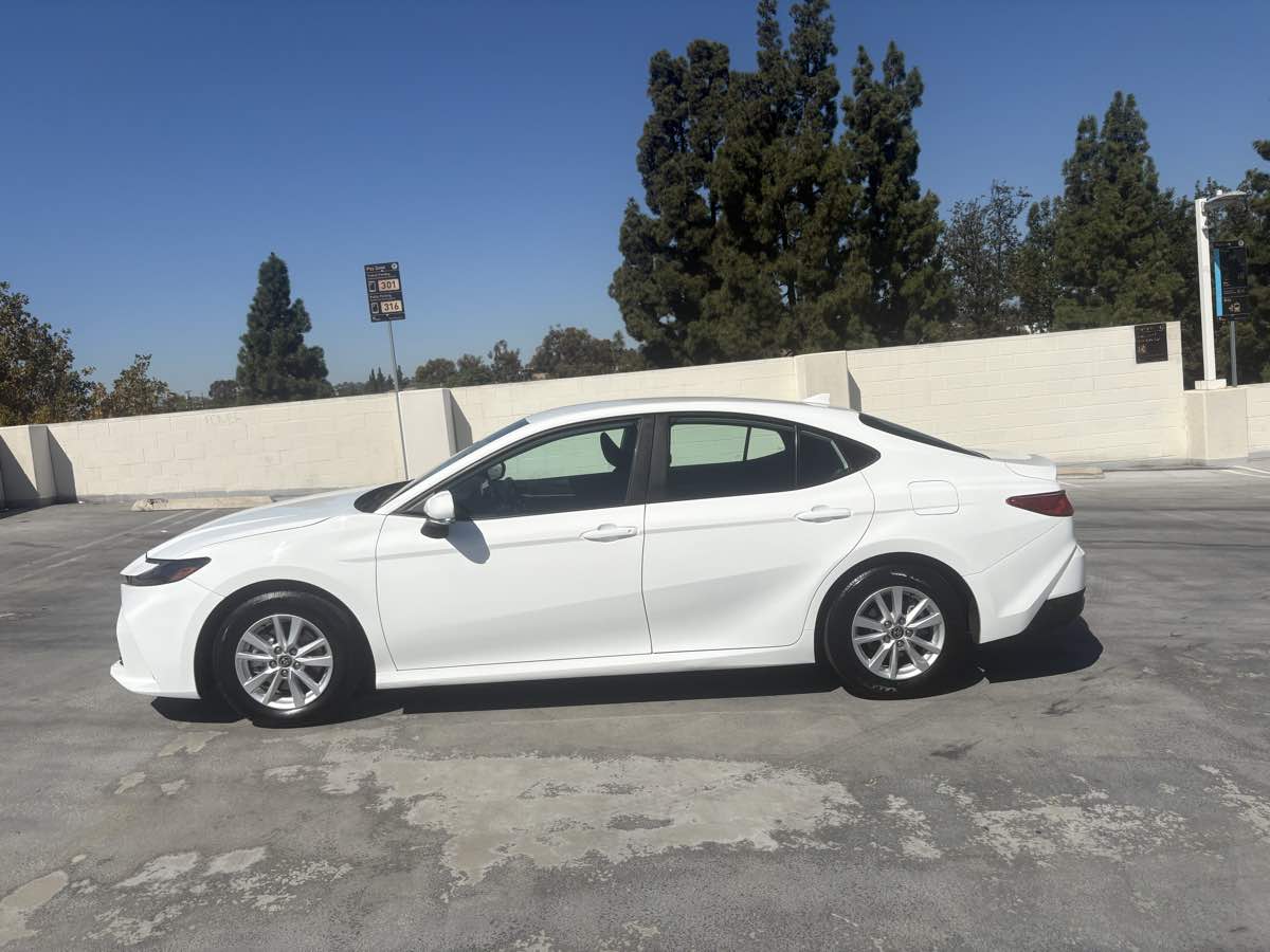 Toyota Camry photo 12
